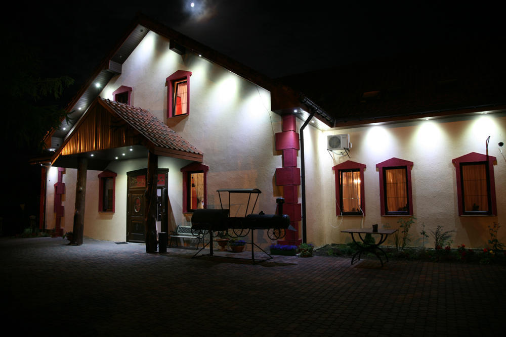 Florczaki Pensjonat Agroturystyczny Pod Modrzewiem Bed & Breakfast エクステリア 写真